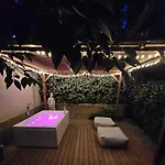 Florart Boutique Apartment, Giardino E Vasca Idro