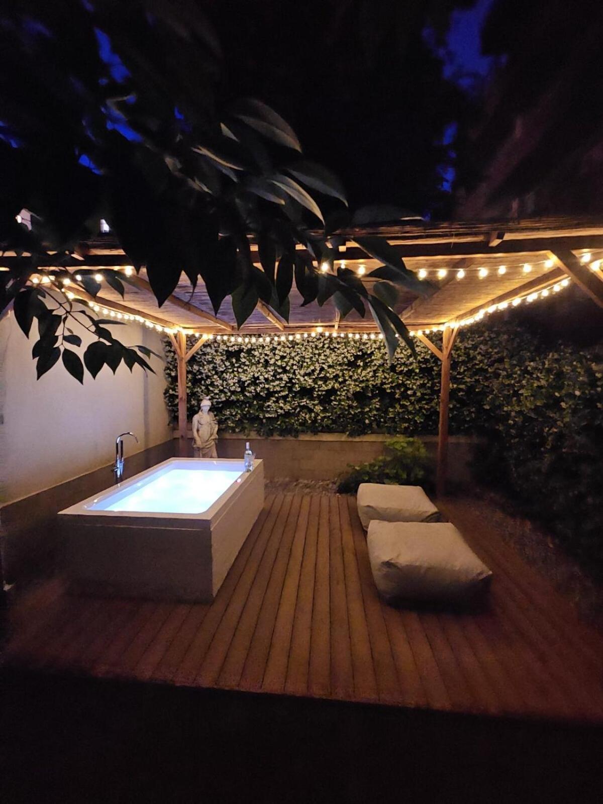 Florart Boutique Apartment, Giardino E Vasca Idro